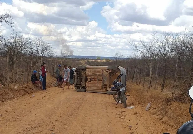 Criança de 9 anos morre após carro capotar em Alegrete do Piauí