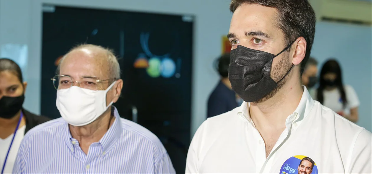 Ex-prefeito Silvio Mendes ao lado do governador Eduardo Leite