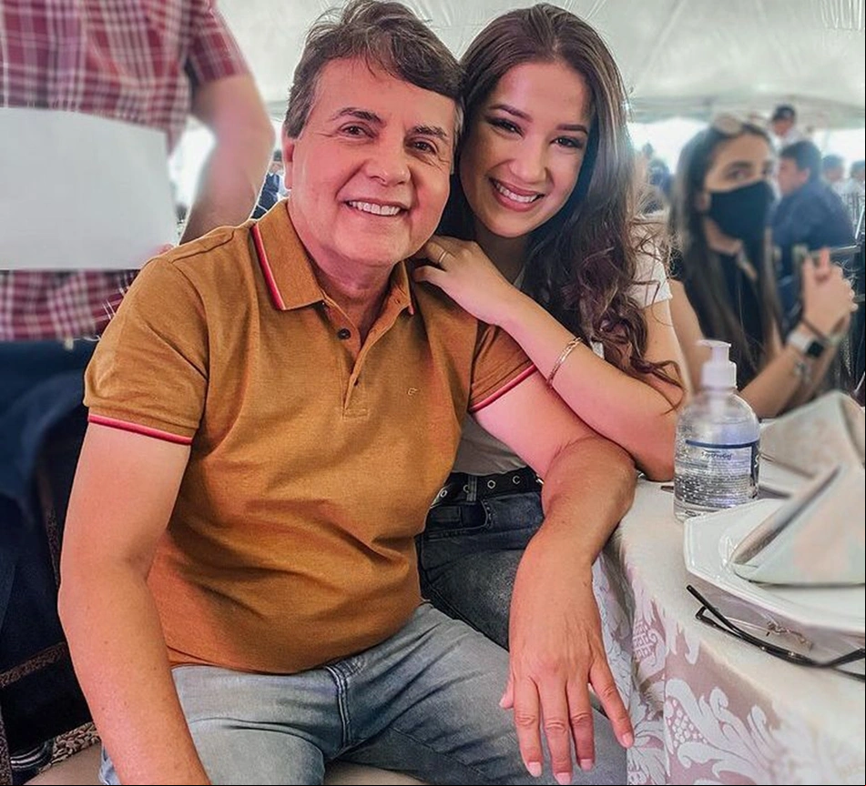 Prefeito João Luiz e sua namorada, a influencer Iana Perez