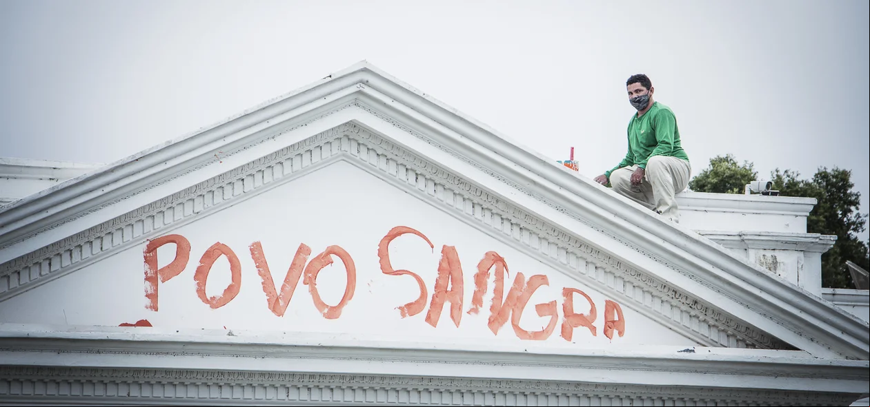 Povo sangra