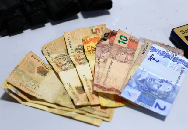 Dinheiro encontrado com a quadrilha