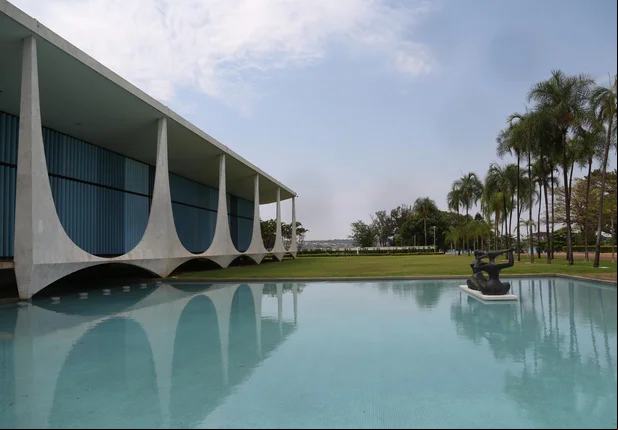 Vista do Palácio da Alvorada em Brasília (DF), nesta quarta-feira (5)