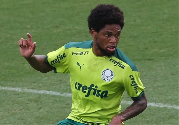Luiz Adriano rescindiu com o Palmeiras