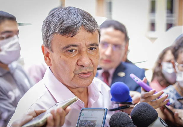 Ex-governador Wellington Dias esteve presente na solenidade