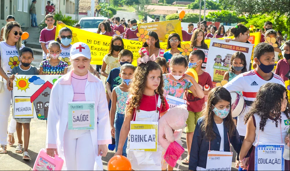 Crianças na caminhada