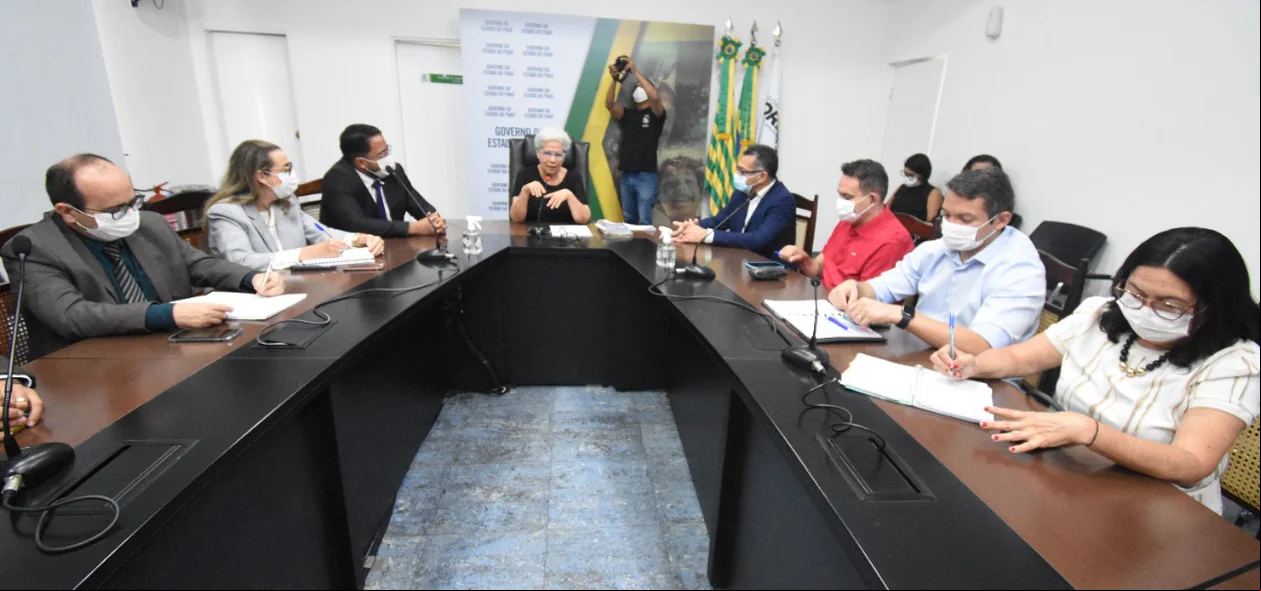 Reunião no Palácio de Karnak 11