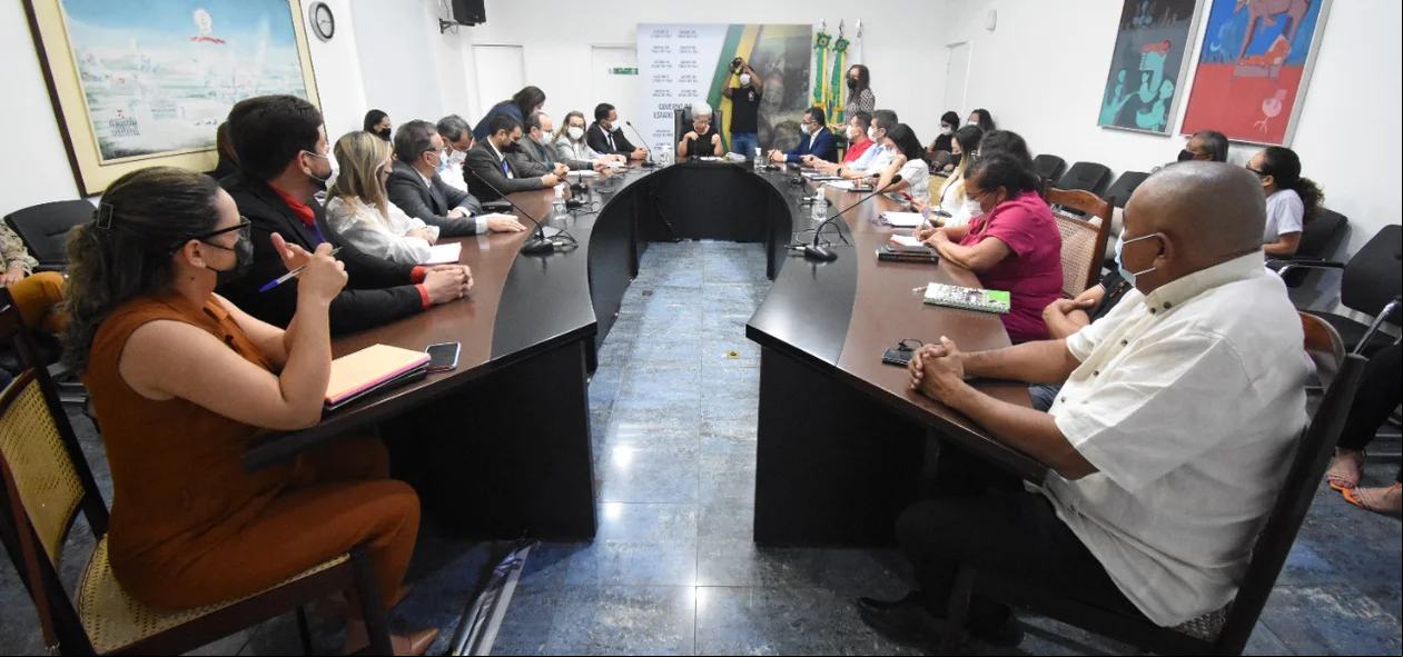 Reunião no Palácio de Karnak 13