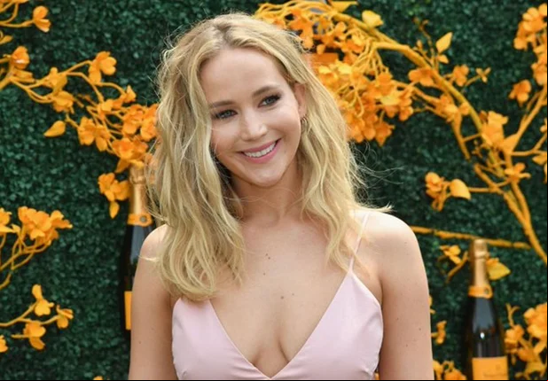Jennifer Lawrence tentou manter a privacidade durante a gestação de seu primeiro filho, Cy, fruto de seu relacionamento com Cooke Maroney.