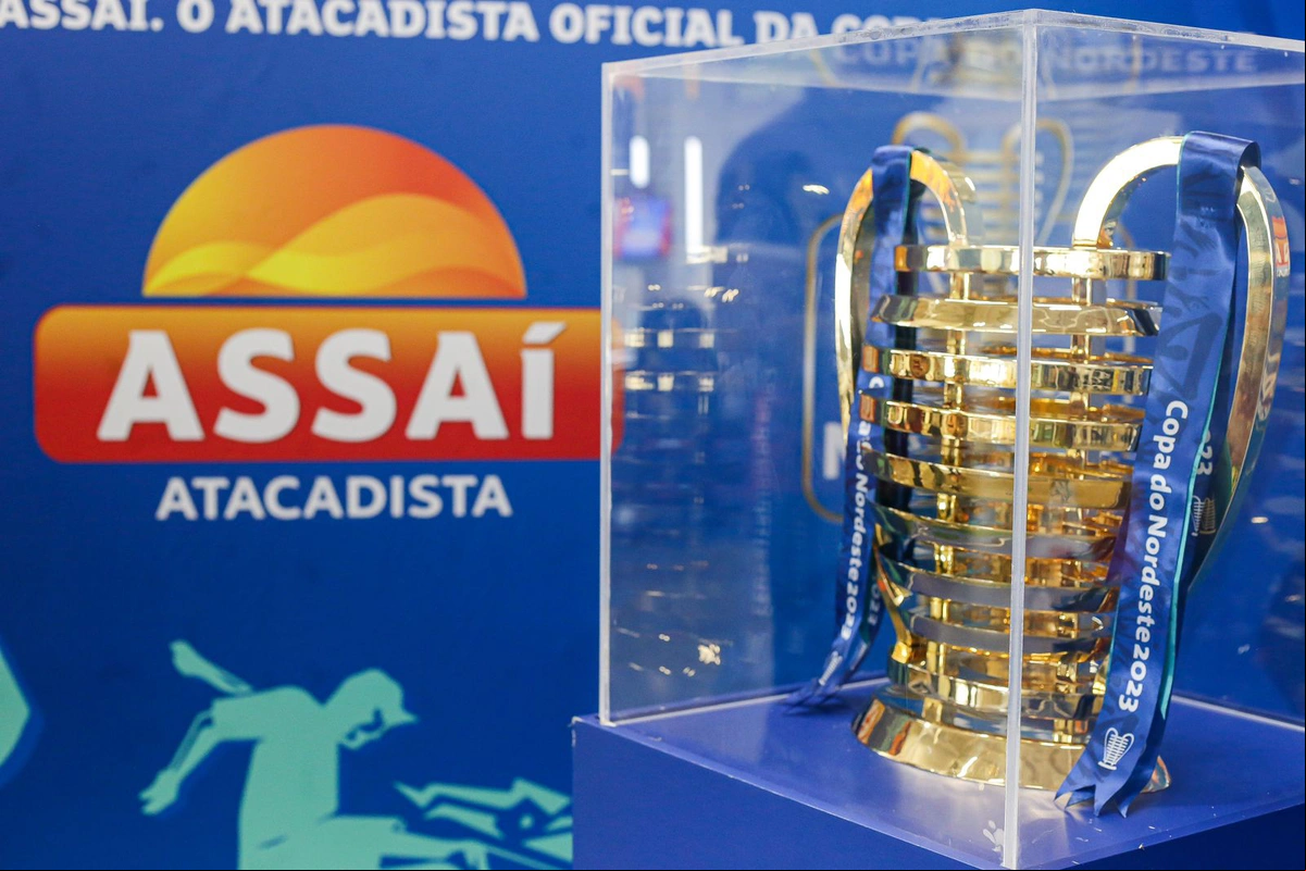 Assaí recebe taça da Copa do Nordeste