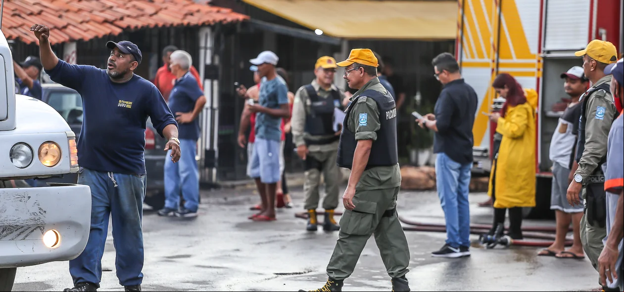 Movimentação foi intensa no local do acidente