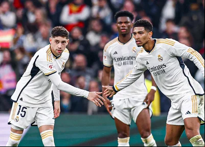 Jogadores do Real Madrid em jogo contra o Almería
