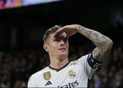 Toni Kroos rebate vaias sofridas