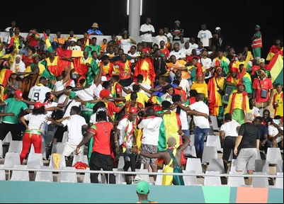 Torcida do Guiné comemora vitória da seleção durante Copa das Nações Africanas
