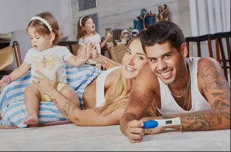 Virginia Fonseca, Zé Felipe e as duas filhas do casal no anúncio da nova gravidez