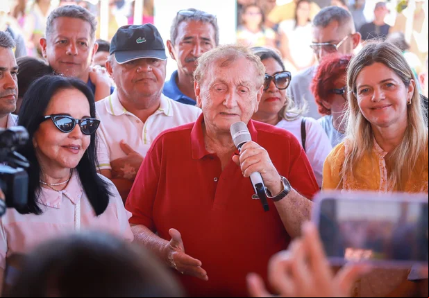 Prefeito Mão Santa discursando