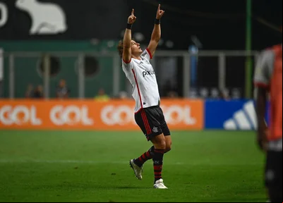 David Luiz comemora 1º gol de falta pelo Flamengo