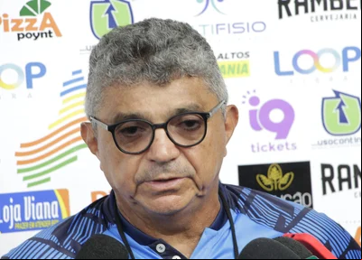 Flávio Araújo, técnico do Altos