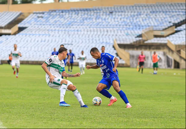 Lance da partida entre Altos x Oeirense