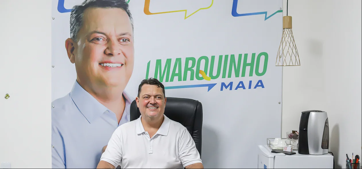 Marquinho Maia no seu escritório que fica localizado na zona leste da capital