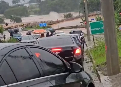 Ponte desaba no Rio Grande do Sul