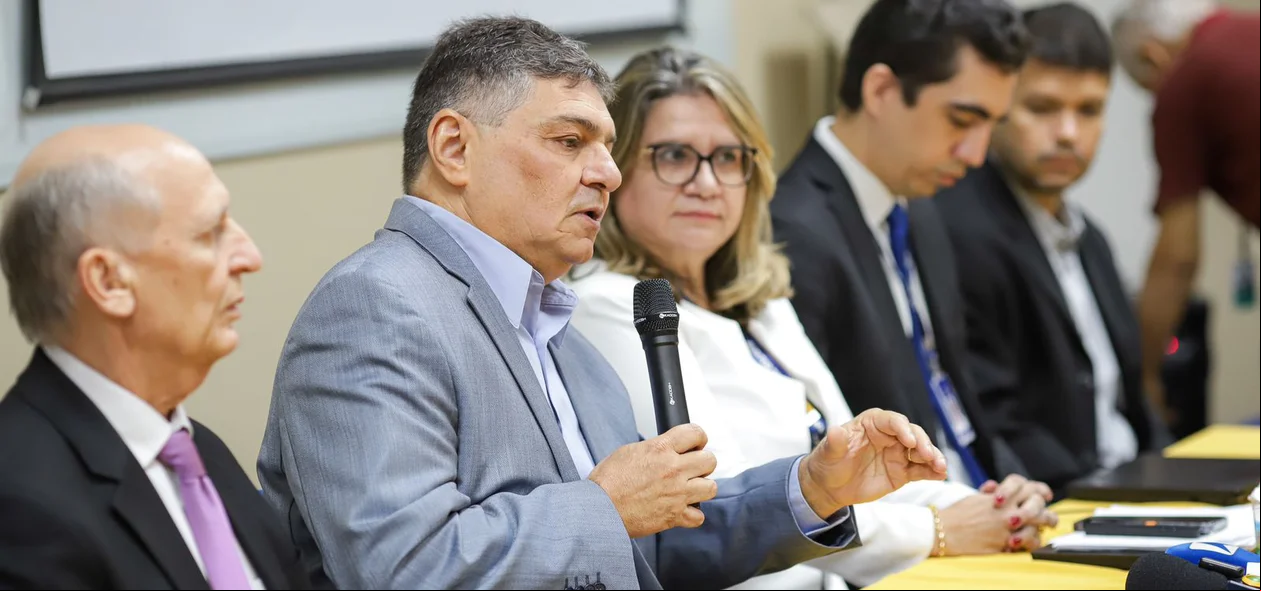Presidente Kennedy Barros durante coletiva de imprensa no TCE