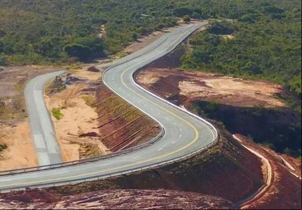 Estrada de Bom Jesus que contou com recursos de Ciro Nogueira é finalizada