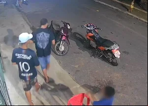 Câmeras de segurança flagraram os acusados saindo da distribuidora momentos antes do crime