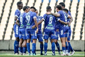 Jogadores do Parnahyba em duelo contra o Sampaio Corrêa pela Série D