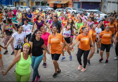 Ginástica na Praça
