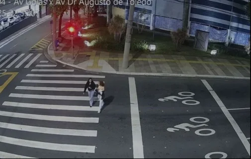 Motorista atropela e mata jovens que atravessavam faixa de pedestre em São Paulo