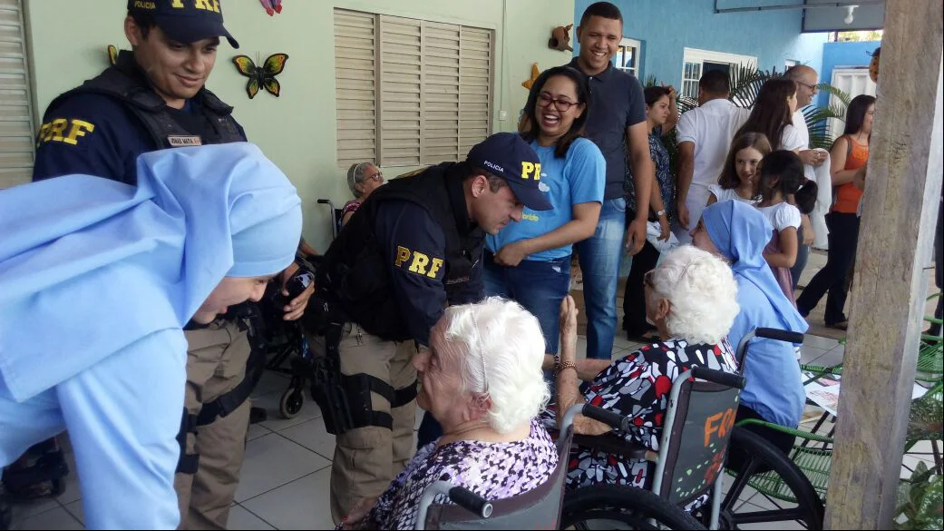 Ação voluntária no Lar das Flores de Maria