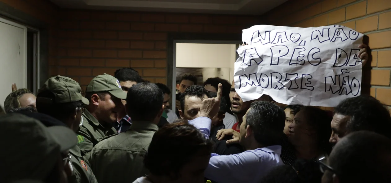 Servidores se reunem em manifesto contra a PEC