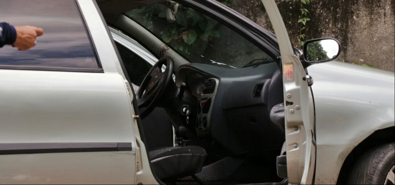 Carro que os criminosos andavam