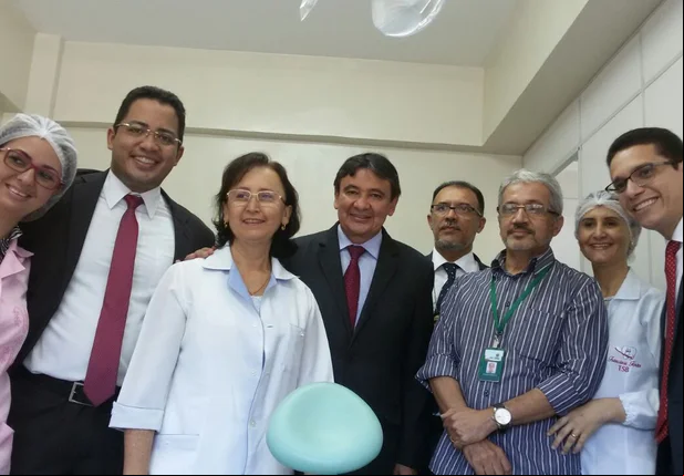 Governador Wellington Dias no consultório odontológico da Acadepen