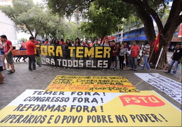 Trabalhadores protestam contra as reformas de Temer em Teresina