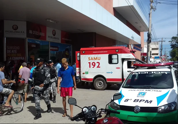 Homem é executado a tiros dentro de supermercado no Dirceu