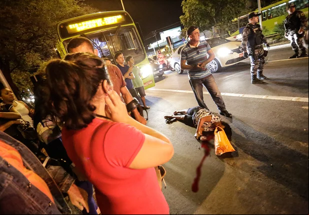 Senhora é atropelada na na avenida João XXIII