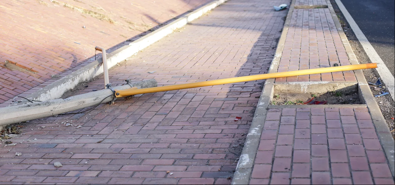 Poste de Iluminação caiu bom a batida 