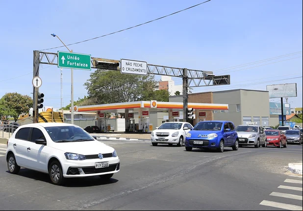 Semáforos apagados provocam trânsito lento na Avenida João XXIII