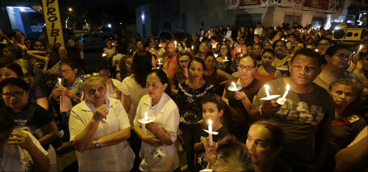 Procissão ocorreu no bairro Dirceu