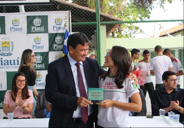 Governo entrega CETI João Henrique após reforma em Teresina