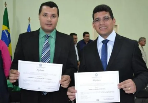 Prefeito, à direita, e vice de Paquetá do Piauí