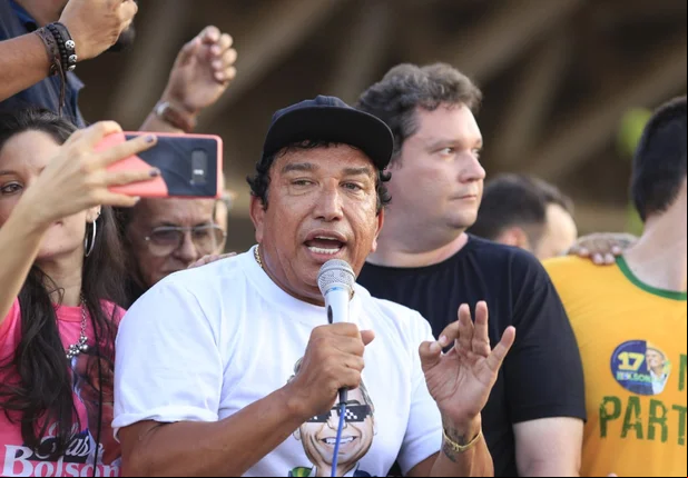 Magno Malta, acompanhado de Fábio Sérvio