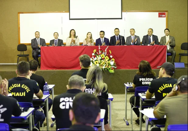 Embaixada sa promove cursos para polícia em Teresina