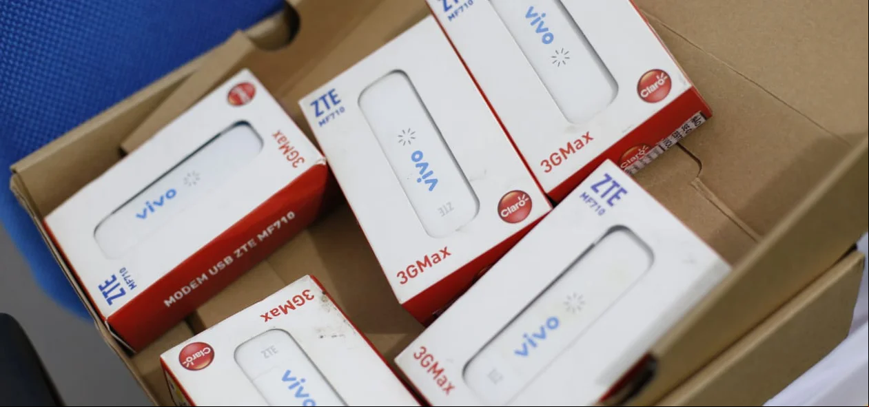 Modens que foram levados da loja de celular
