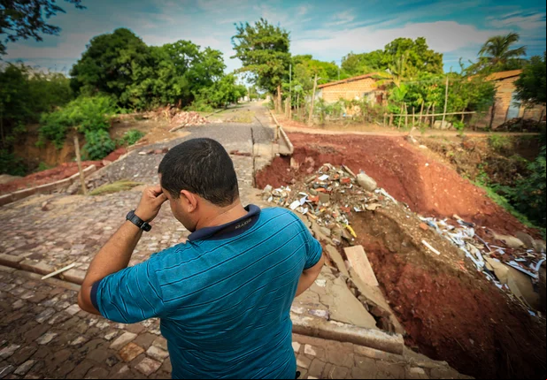 Ruas do Parque Poti estão cedendo após intensas chuvas
