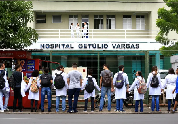 Estudantes da FACIME em protesto no Hospital Getúlio Vargas