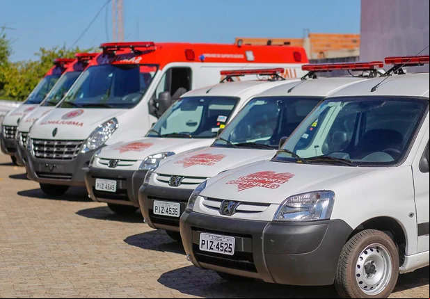 Seis novas ambulâncias são entregues a FMS em Teresina