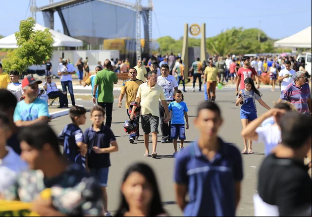 Apoiadores de Bolsonaro acompanham chegada do presidente