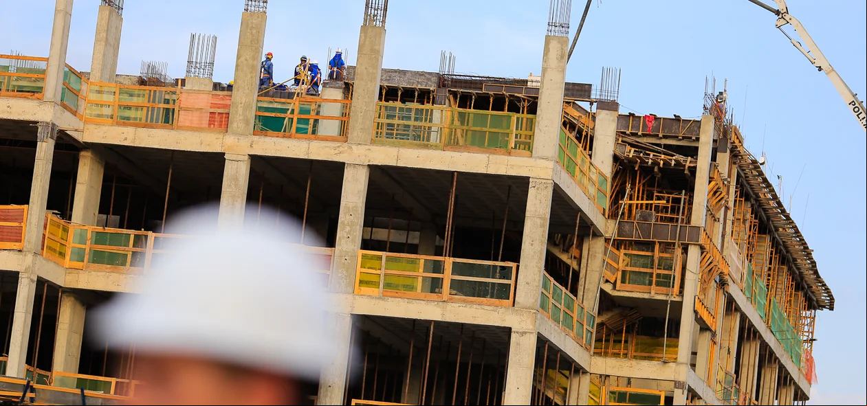 Trabalhadores na obra 